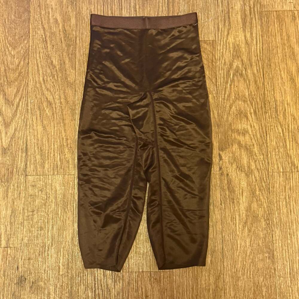 NWOT SKIMS Barely There Shapewear Cropped Leggings Shorts in Dark Brown Size XXS